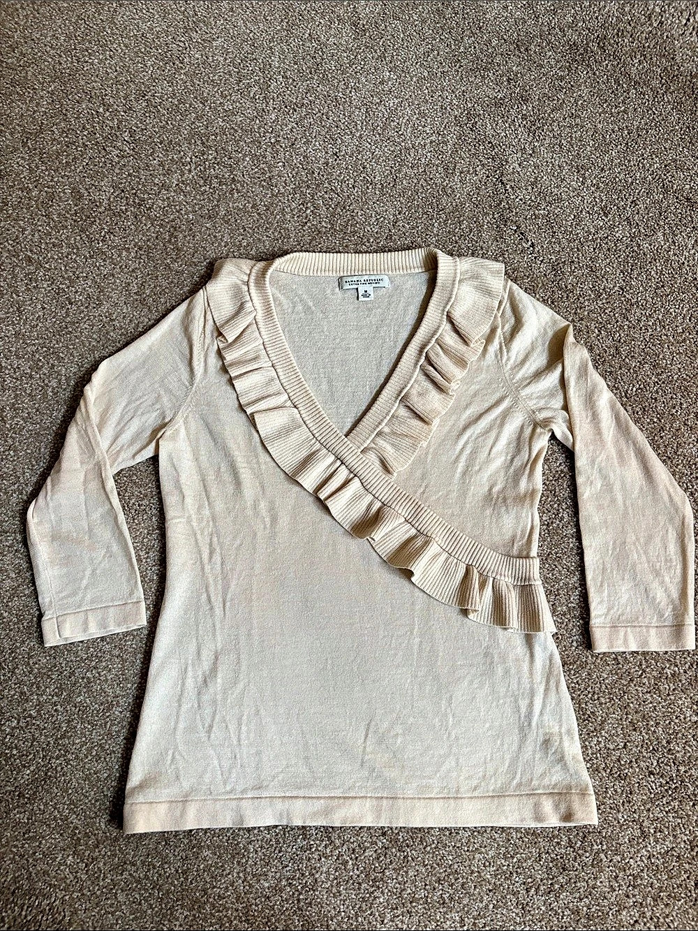 Banana Republic Merino Wool Ruffle V-Neck Medium